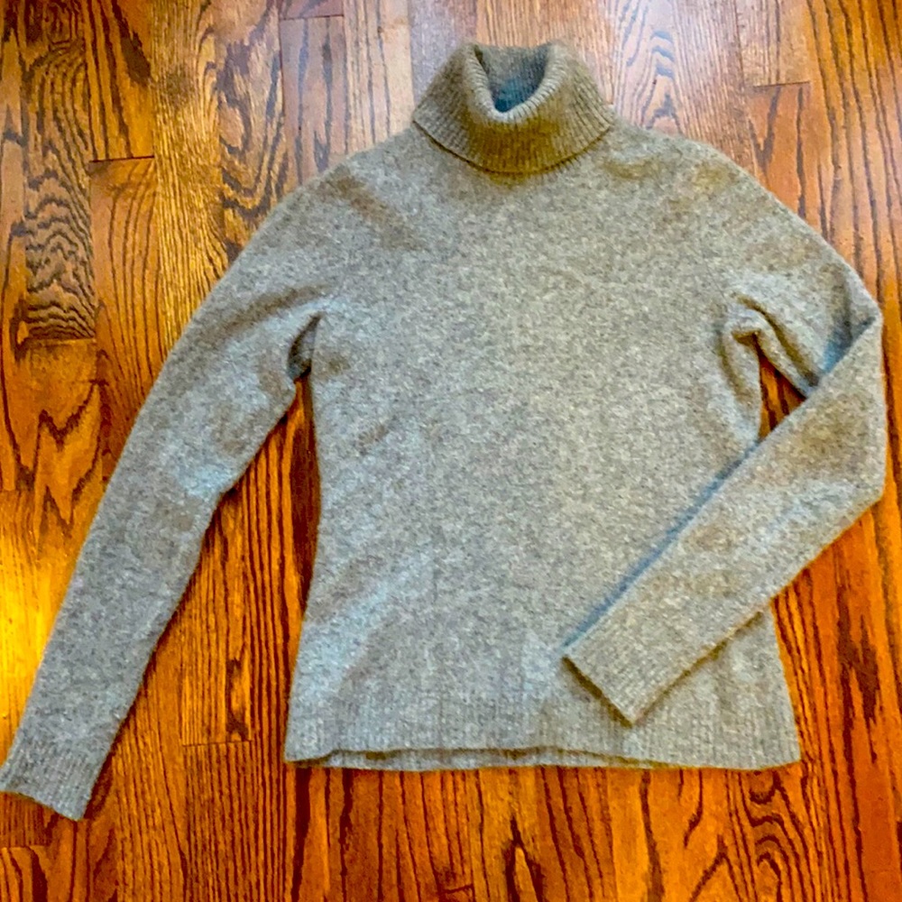 Barneys New York 100% cashmere sweater